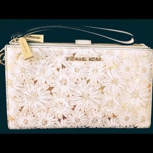 ✨BEAUTIFUL Michael Kors double-zip wallet wristlet